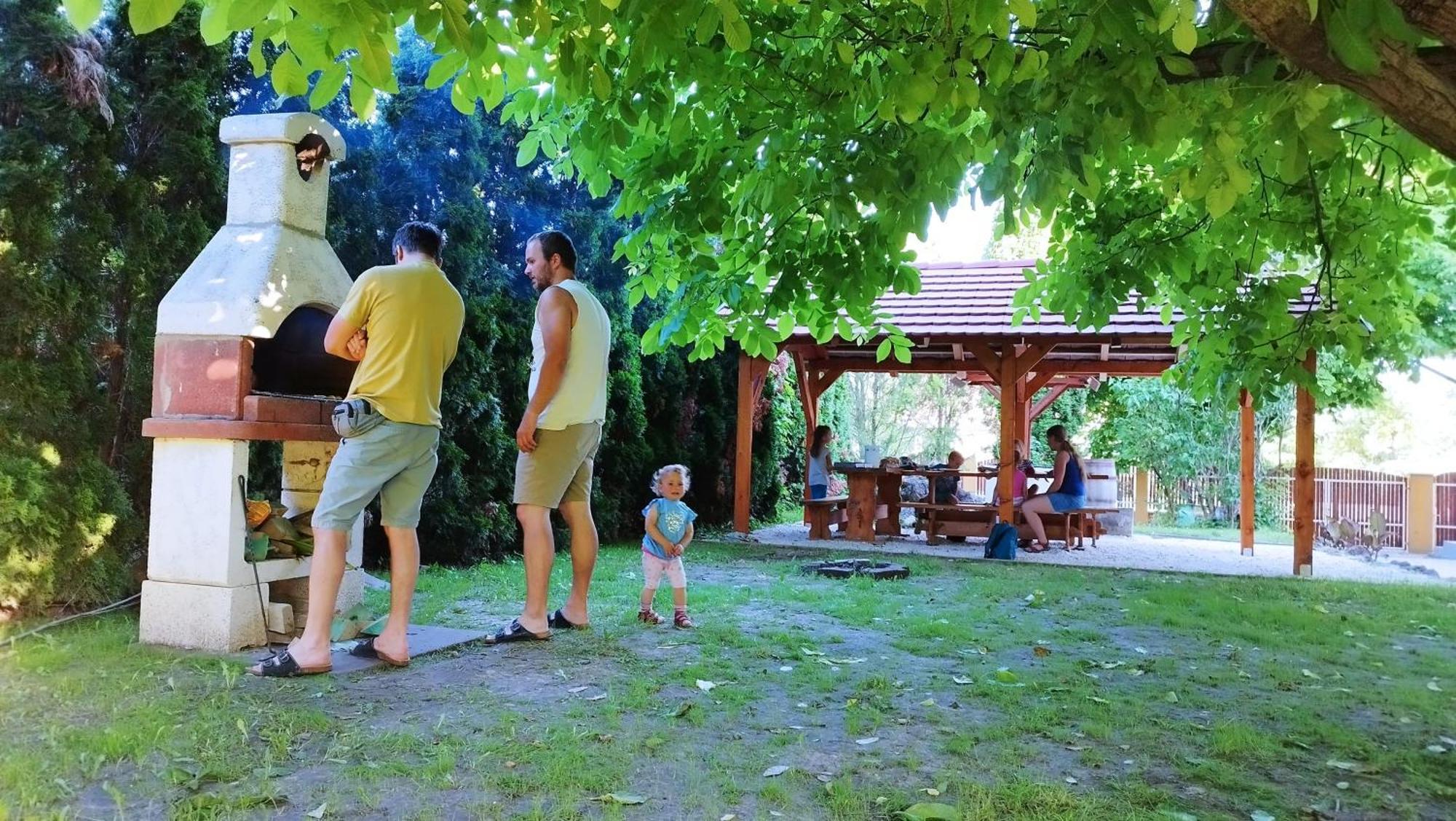 Gesztenye Vendégház Ságvár Extérieur photo