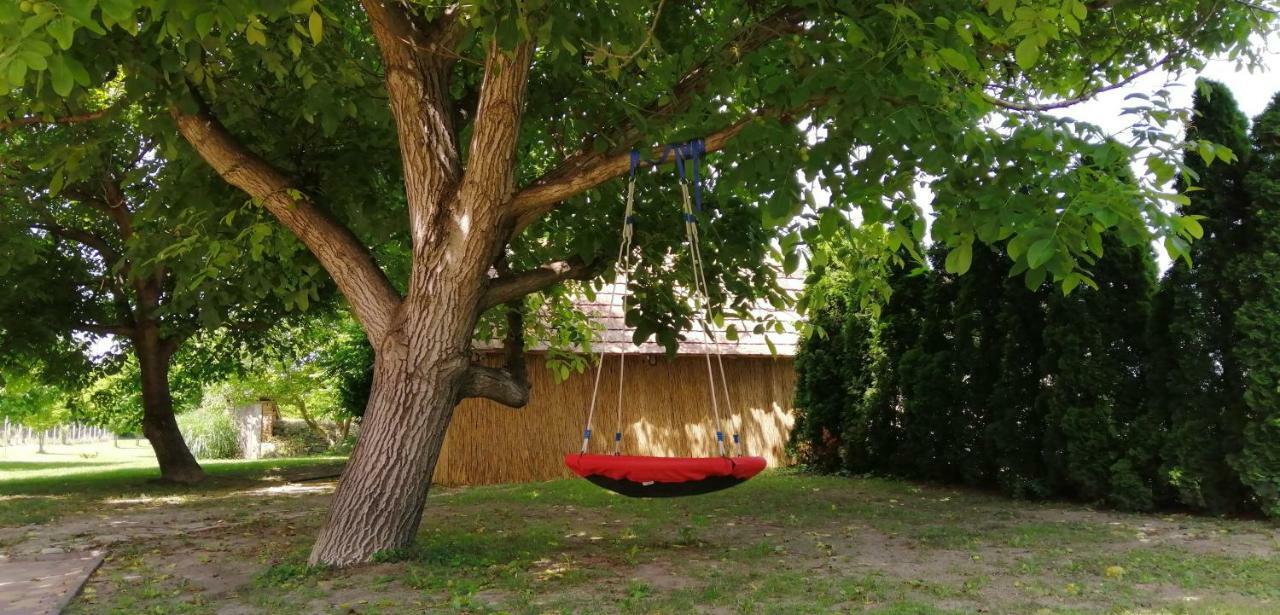 Gesztenye Vendégház Ságvár Extérieur photo