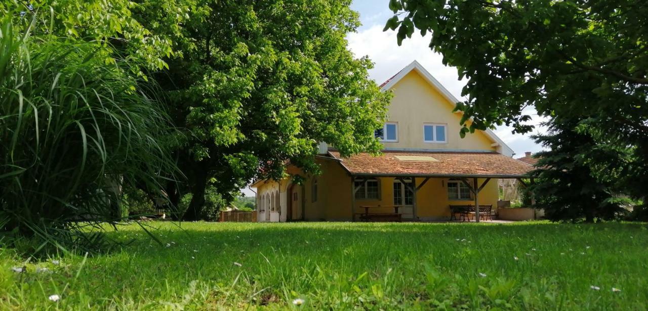 Gesztenye Vendégház Ságvár Extérieur photo